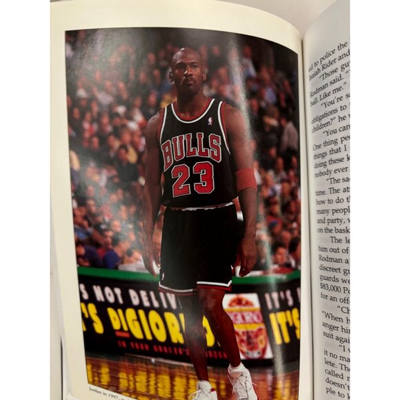 Blood On The Horns: The Long Strange Ride Of Michael Jordans Chicago Bulls - Picture 1 of 12